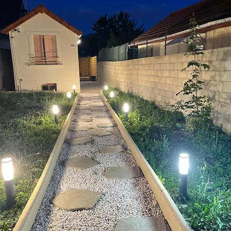 Maison Hanaa, Sauna & * Pierrefitte-sur-Seine